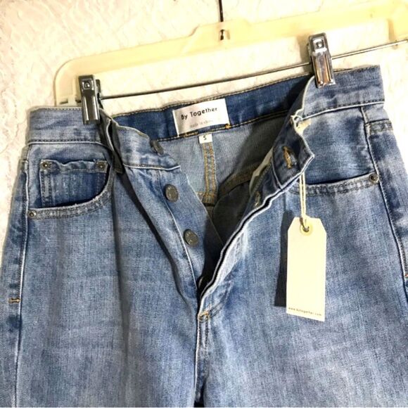 By Together NWT Light Blue Distressed Jeans Size Small - Picture 9 of 9